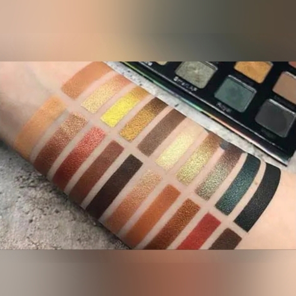 VIOLET VOSS Like A Boss Eye Shadow Palette - Picture 4 of 12